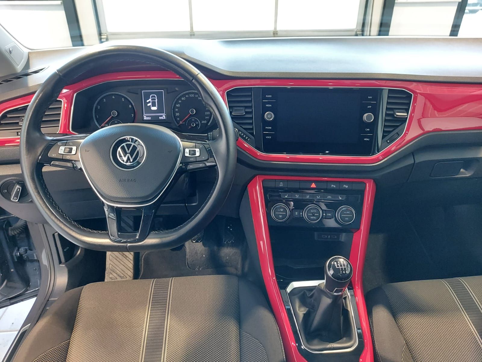 Volkswagen T-Roc 1.0 TSI Style - Samsaru's Car Outlet