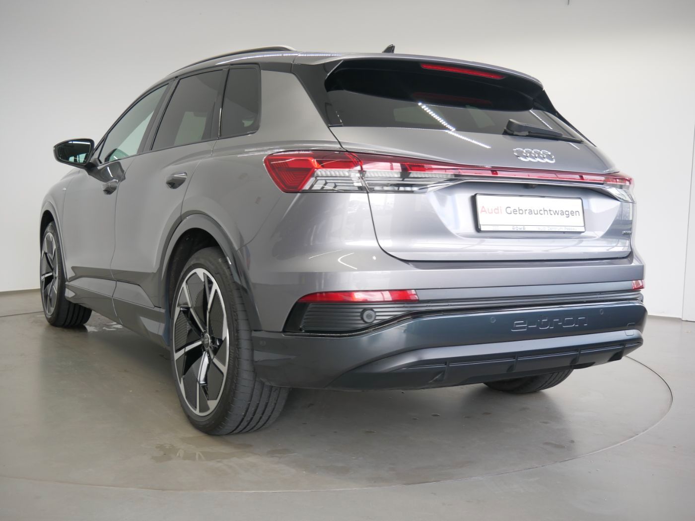 Audi Q4 50 e-tron quattro S line MATRIX AHK PANO ACC
