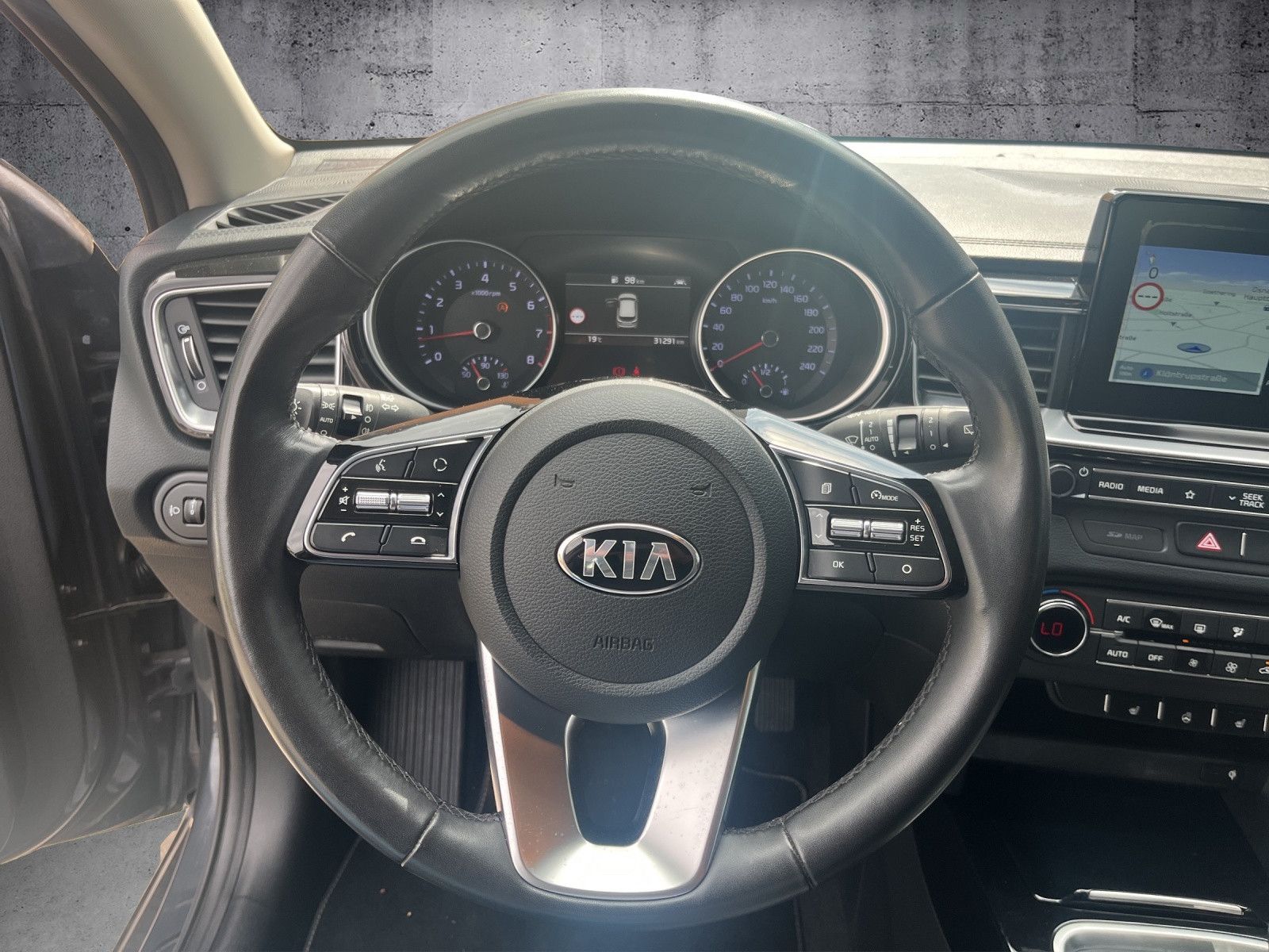 Kia Ceed 1.4 T-GDi Spirit - Samsaru's Car Outlet
