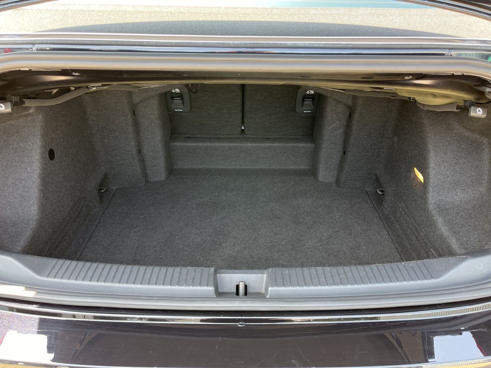 Volkswagen T-Roc Cabriolet 1.5 TSI DSG R-Line - Samsaru's Car Outlet