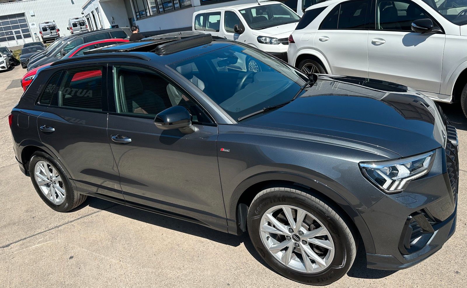 Audi Q3 45 TFSI QUATT S-LINE - Samsaru's Car Outlet