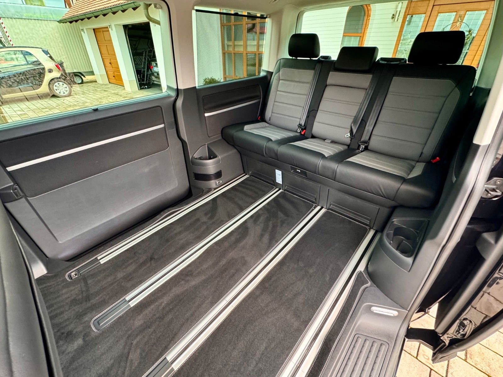 Volkswagen T6.1 Multivan 4Motion Black Beauty - Samsaru's Car Outlet