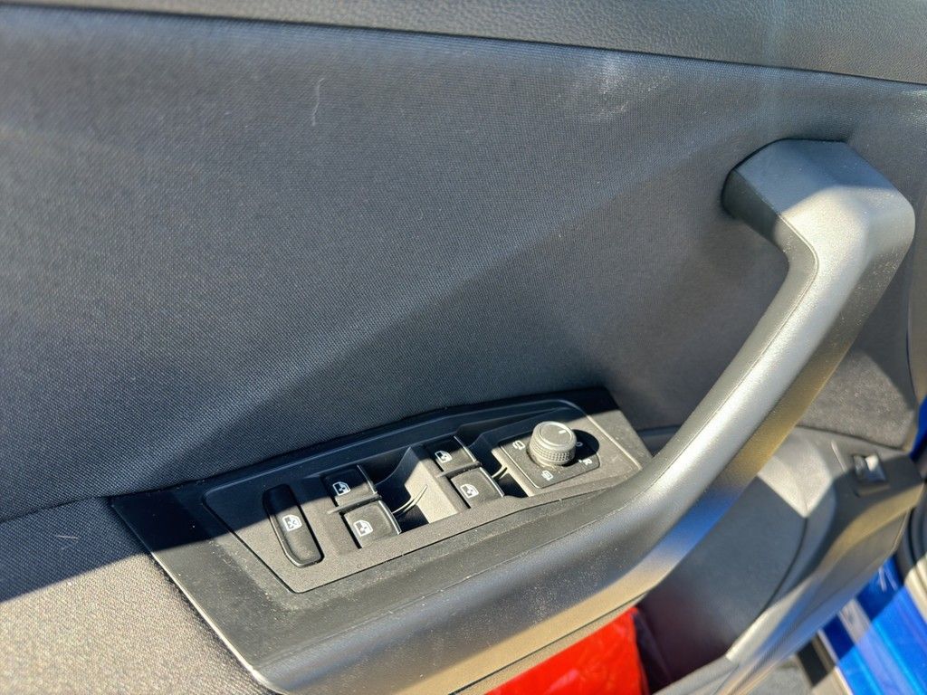 Volkswagen T-Roc 1.5 TSI DSG Sport - Samsaru's Car Outlet