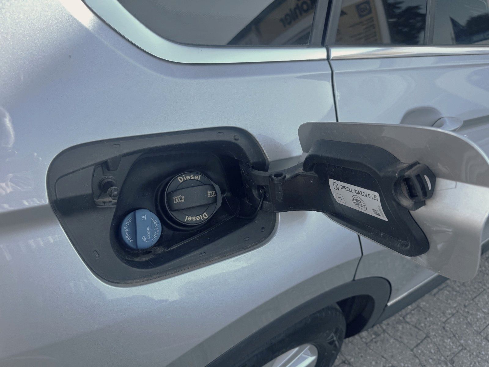 Volkswagen Tiguan Elegance 2.0 TDI Automatik - Samsaru's Car Outlet