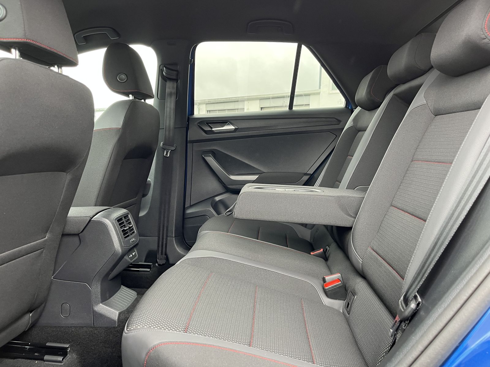 Volkswagen T-Roc 1.5 TSI DSG Sport - Samsaru's Car Outlet