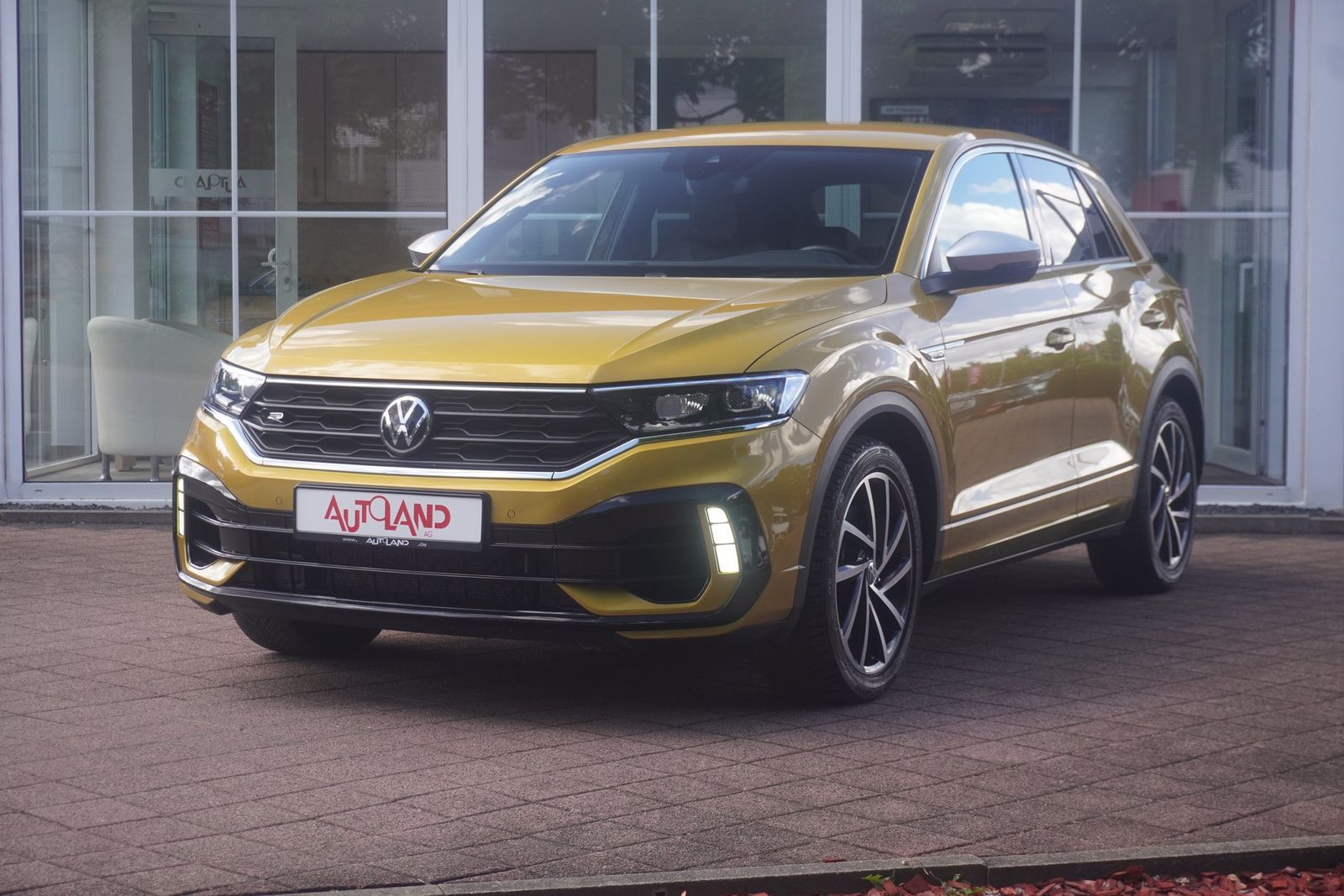 Volkswagen T-Roc 2.0 TSI R 4Motion DSG - Samsaru's Car Outlet
