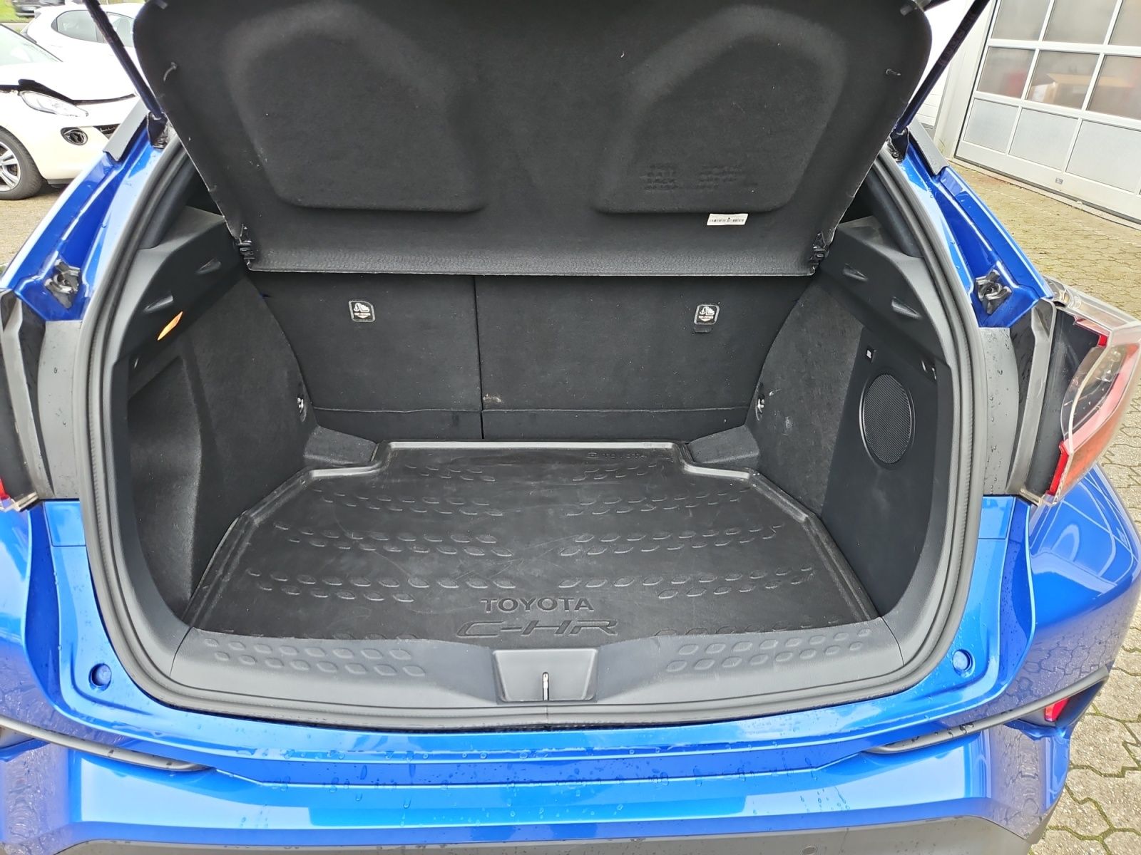 Toyota C-HR Hybrid - Samsaru's Car Outlet