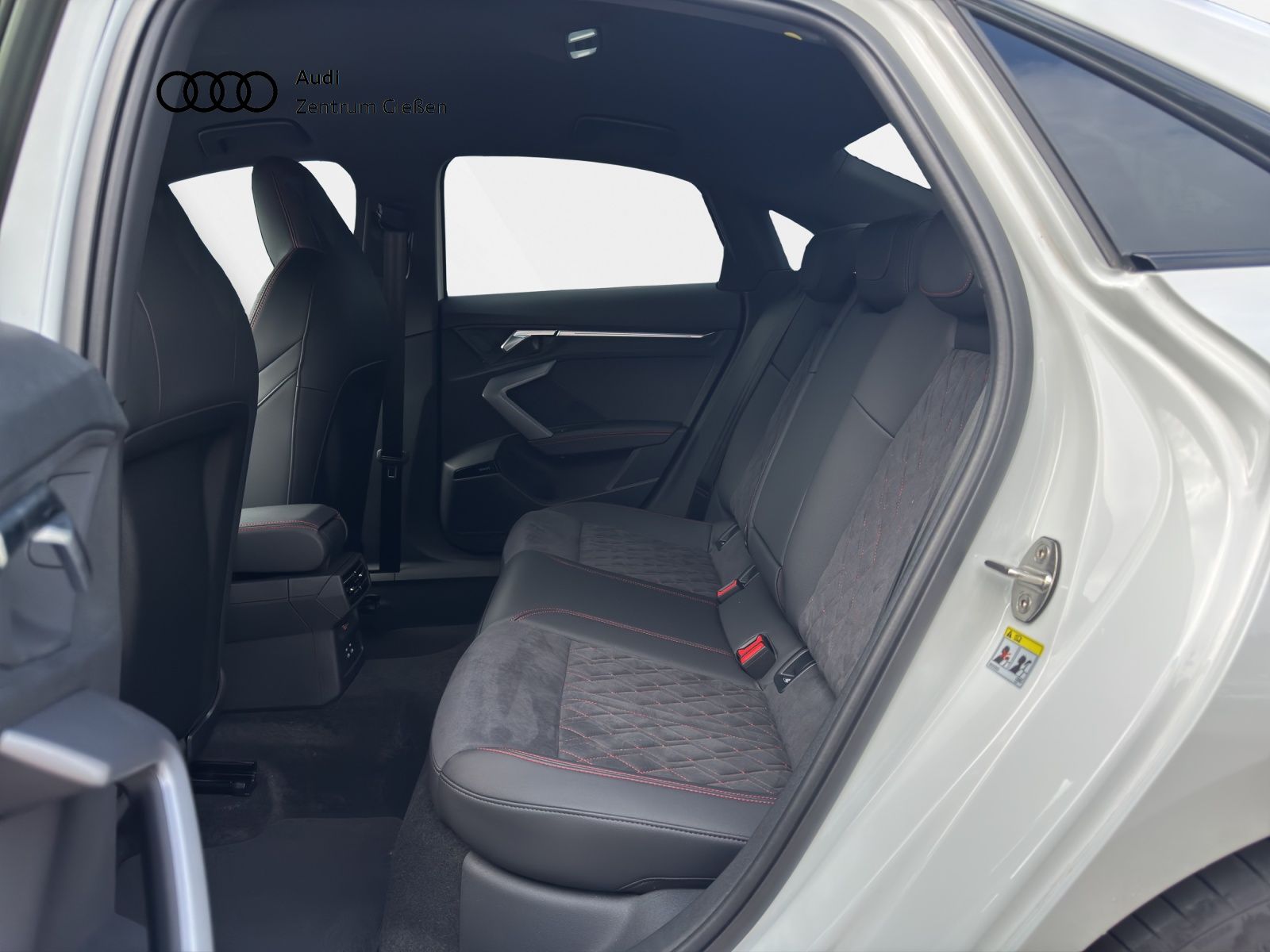 Audi A3 Limousine 35 TFSI S line Black HuD AHK SONOS