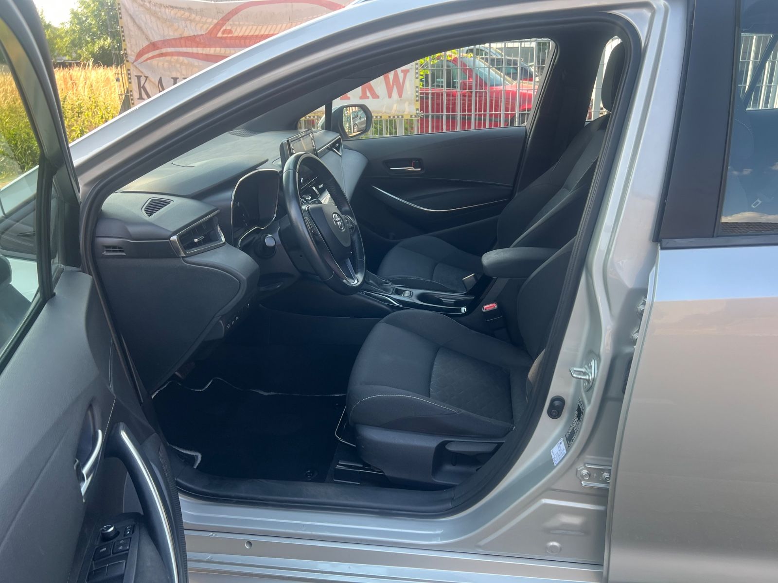 Toyota Corolla Touring Sports Hybrid Dynamic - Samsaru's Car Outlet