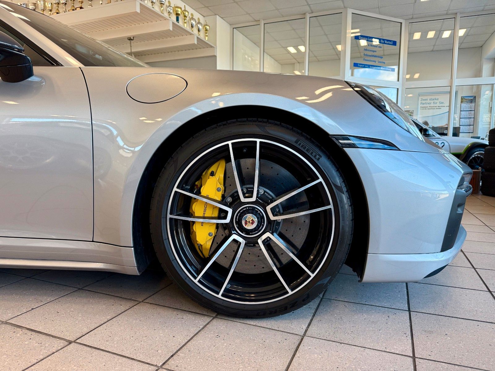 Porsche 911 992 Turbo S LIFT/Glasdach/ACC/Burmester