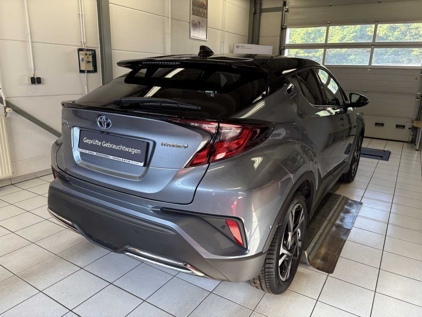 Toyota C-HR Hybrid - Samsaru's Car Outlet