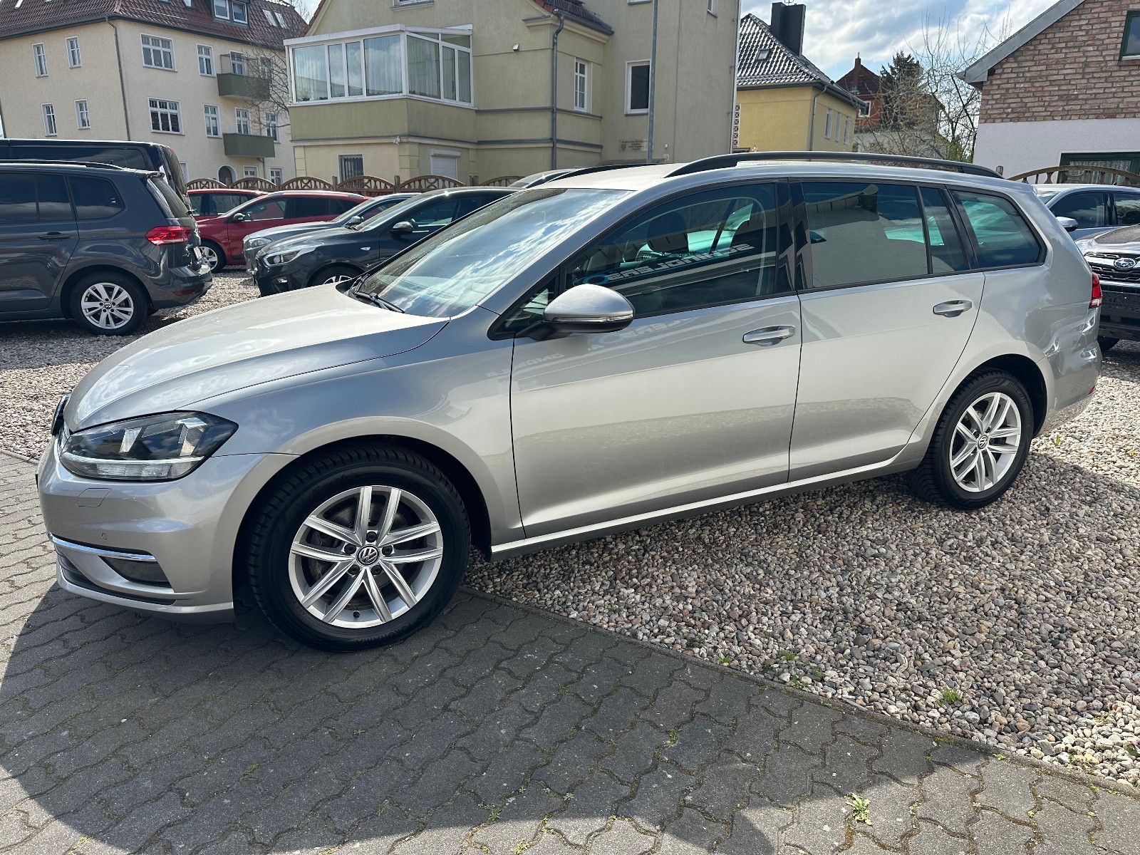 Volkswagen Golf VII Variant Comfortline DSG - Samsaru's Car Outlet