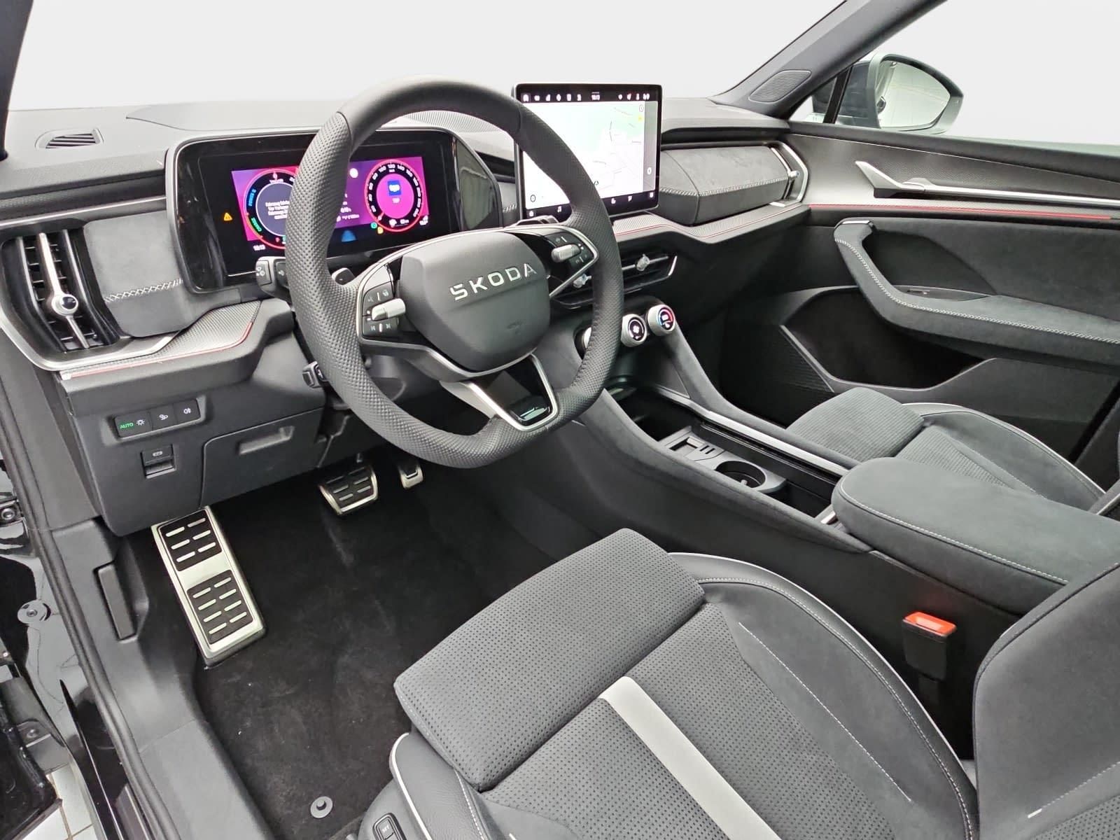 Skoda 1.5 TSI DSG IV PHEV SPORTLINE AHK PANO LM