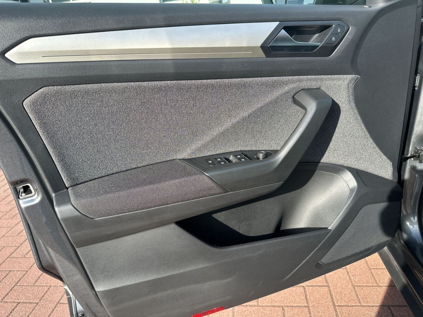 Volkswagen T-Roc Move 1.5 TSI DSG - Samsaru's Car Outlet