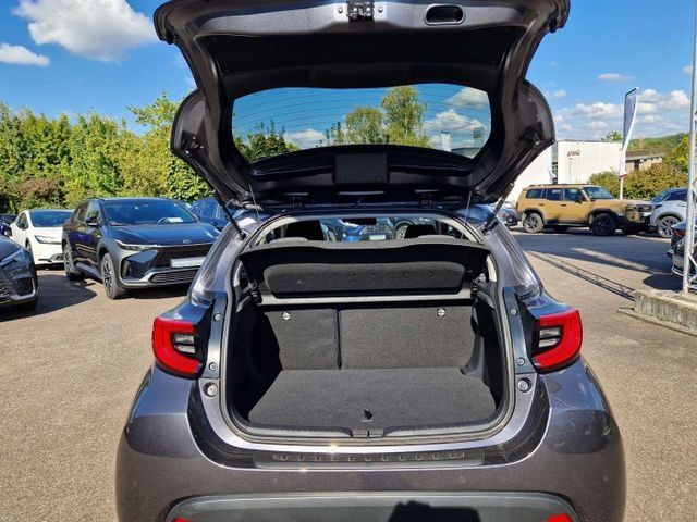 Toyota Yaris Hybrid Team D Safety Paket LED ACC Apple C