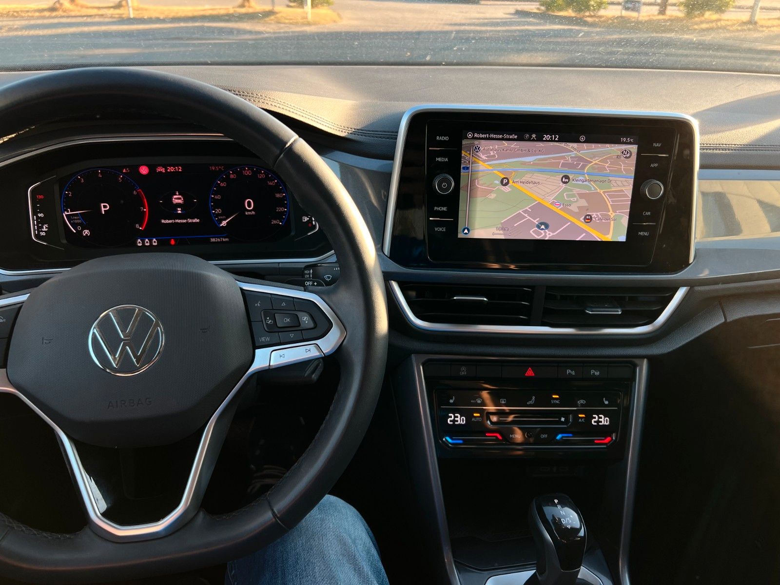 Volkswagen T-Roc Style - Samsaru's Car Outlet