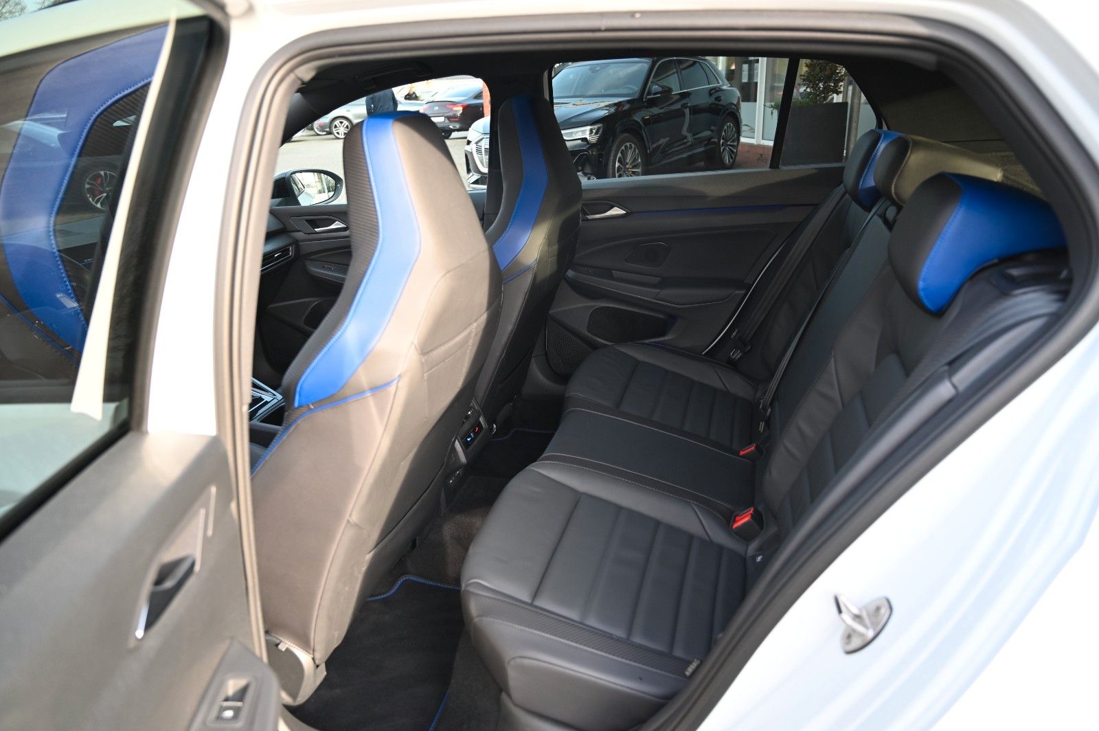Volkswagen Golf VIII Lim. R 4Motion/ ACC / PANO / R-SPORT