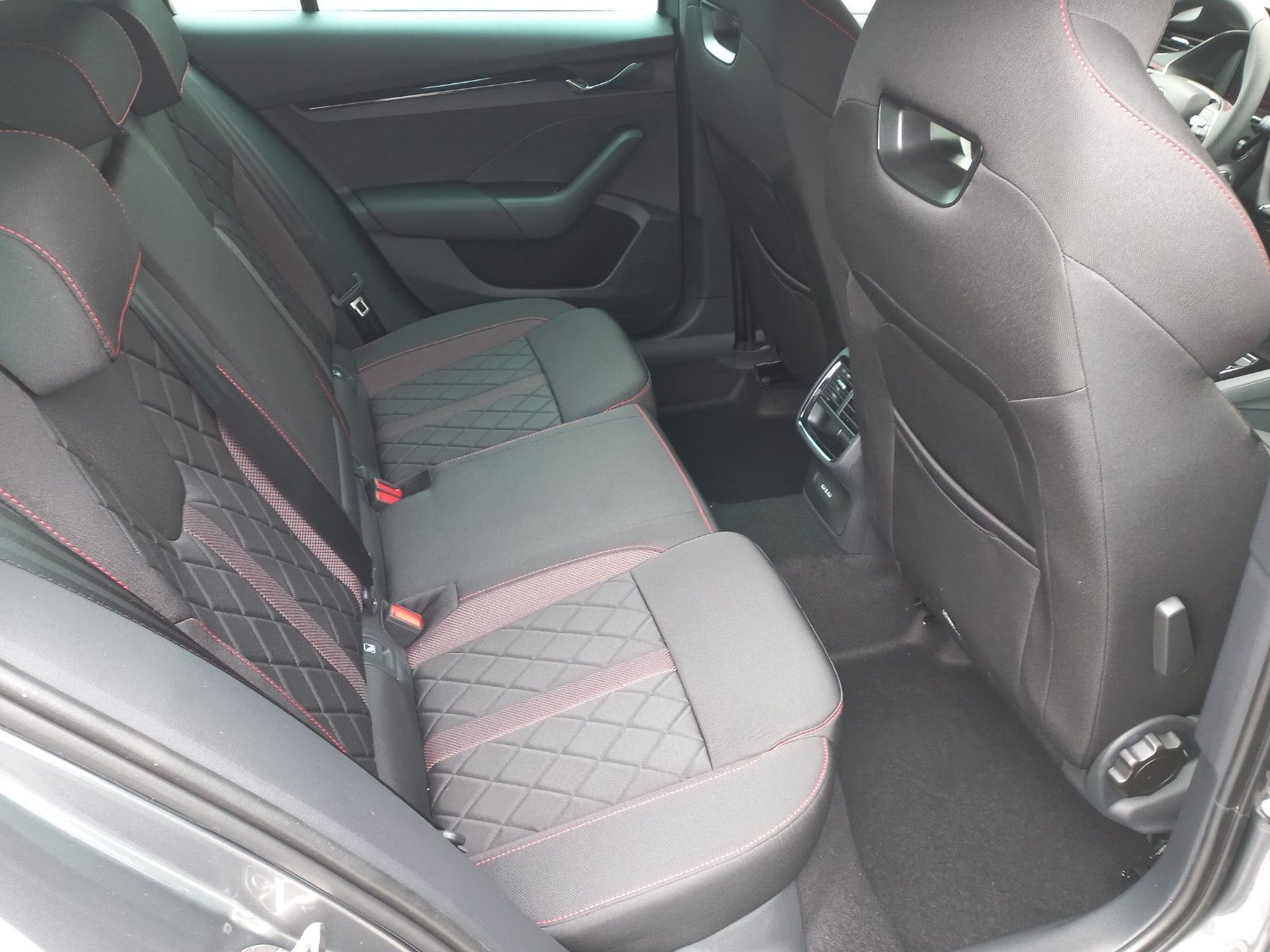 Skoda Octavia Combi RS TSI - Samsaru's Car Outlet
