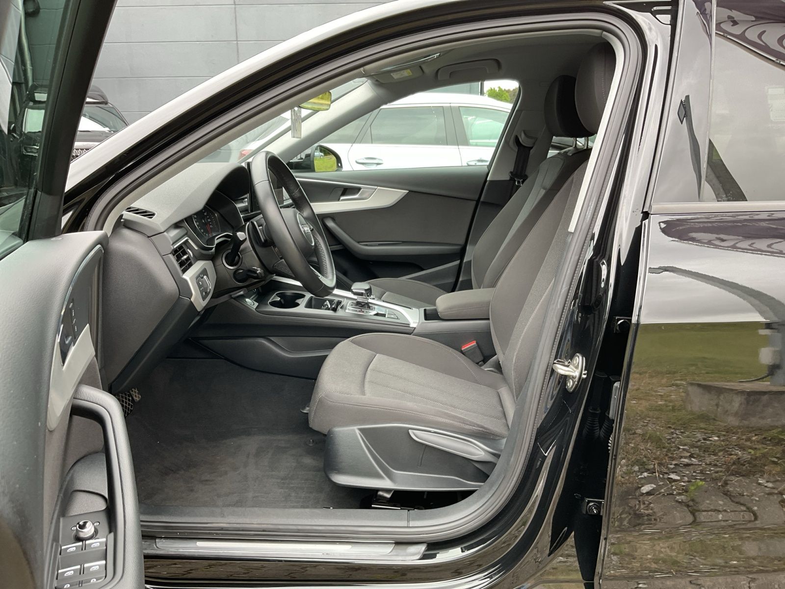 Audi A4 Avant 35 2.0 TFSI S-tronic - Samsaru's Car Outlet