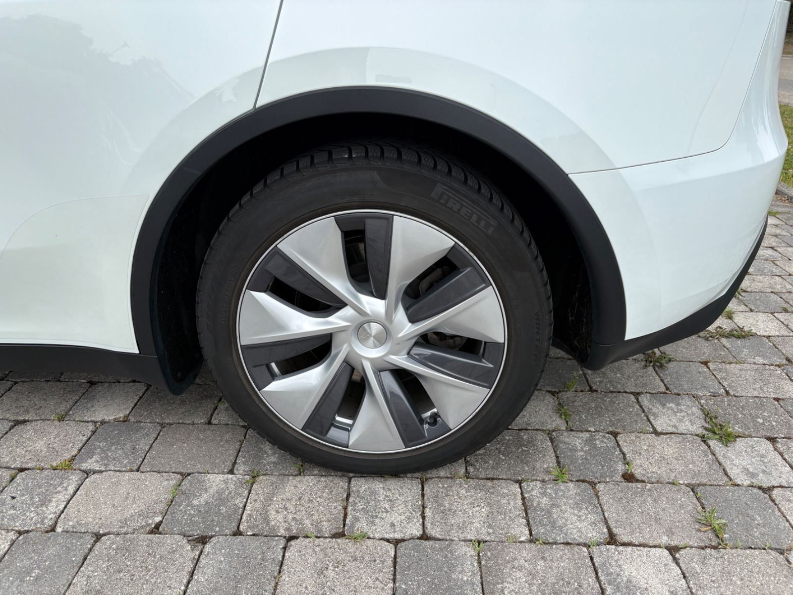 Tesla Model Y Long Range Dual AWD 8 fach Alu