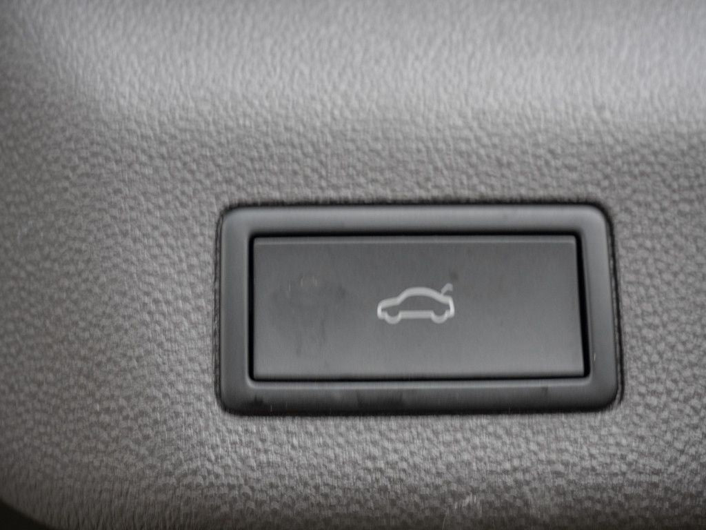 Volkswagen T7 Multivan 2.0TDI DSG - Samsaru's Car Outlet