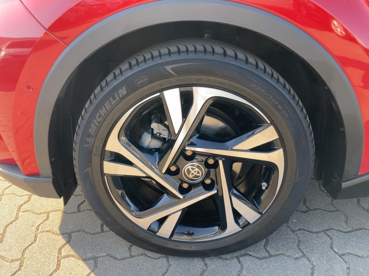Toyota C-HR 2.0 Hybrid - Samsaru's Car Outlet
