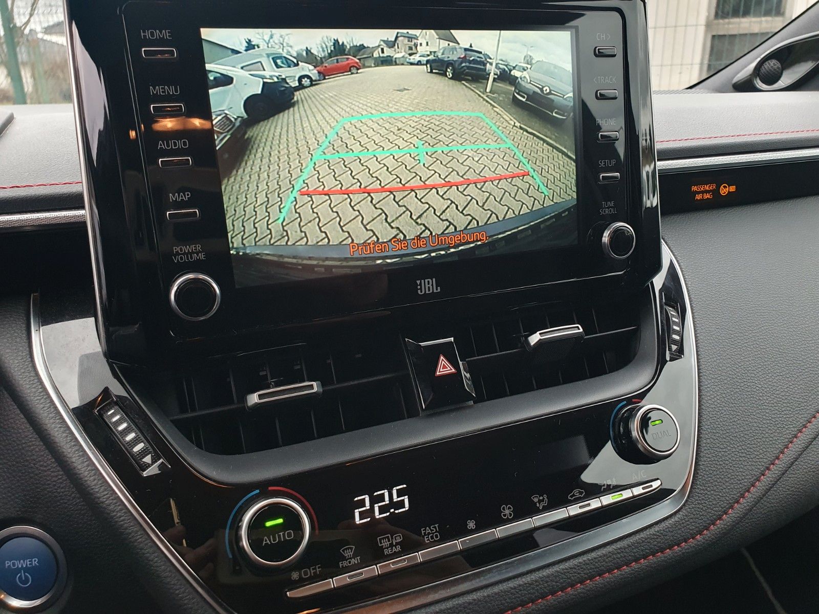 Toyota Corolla Touring Sports 2.0 Hybrid Lounge - Samsaru's Car Outlet