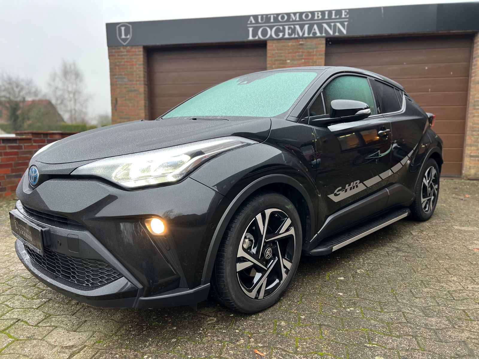 Toyota C-HR 2.0 Hybrid - Samsaru's Car Outlet