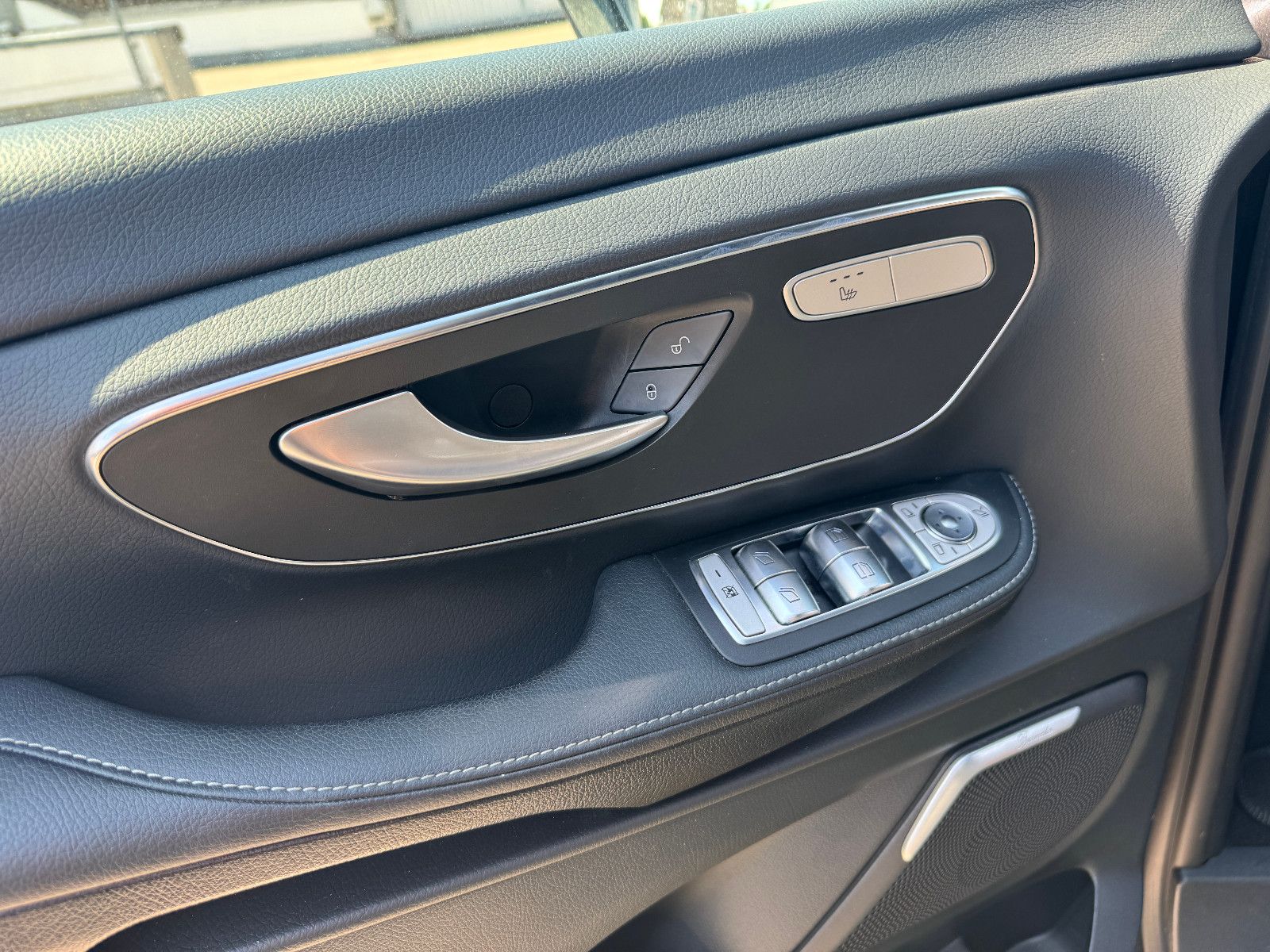 Mercedes-Benz V 220 d lang 4M - Samsaru's Car Outlet