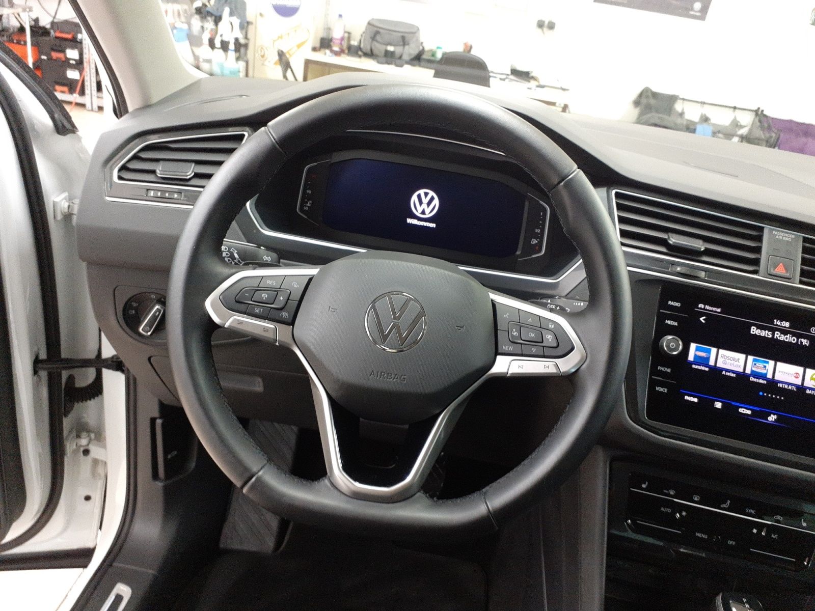 Volkswagen Tiguan 2.0 TDI 4Motion Elegance - Samsaru's Car Outlet