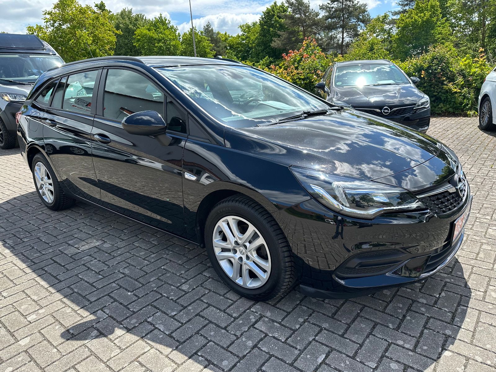 Opel Astra K 1.4 Turbo Sports Tourer Edition - Samsaru's Car Outlet