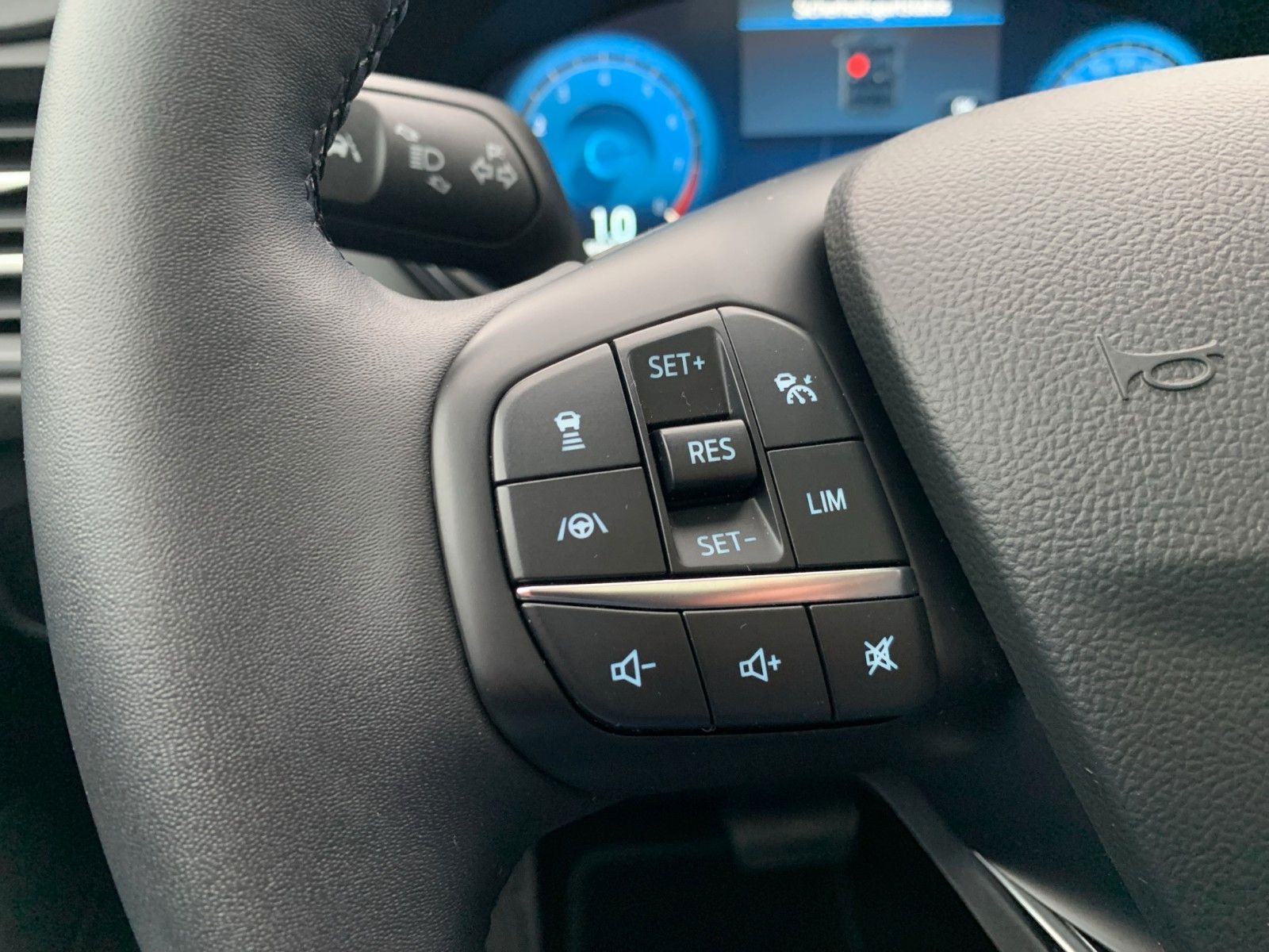 Ford FOCUS ACTIVE X+AUTOMATIK+NAVI+KAMERA+PANORAMA!