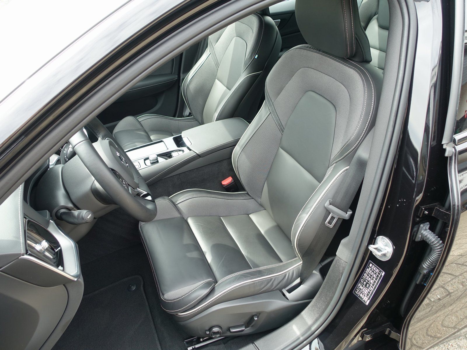 Volvo S60 Recharge Ultimate T8 AWD Leasing ab € 349,-