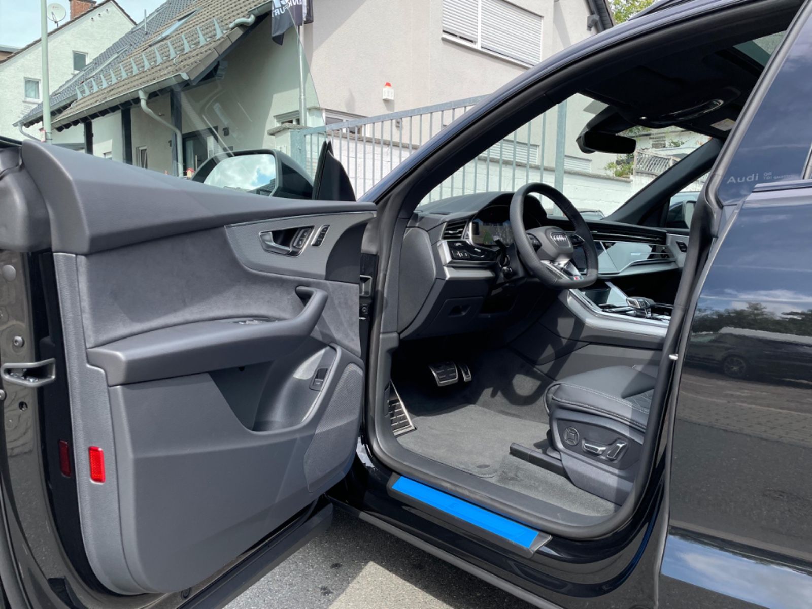 Audi Q8 50 TDI SLine - Samsaru's Car Outlet