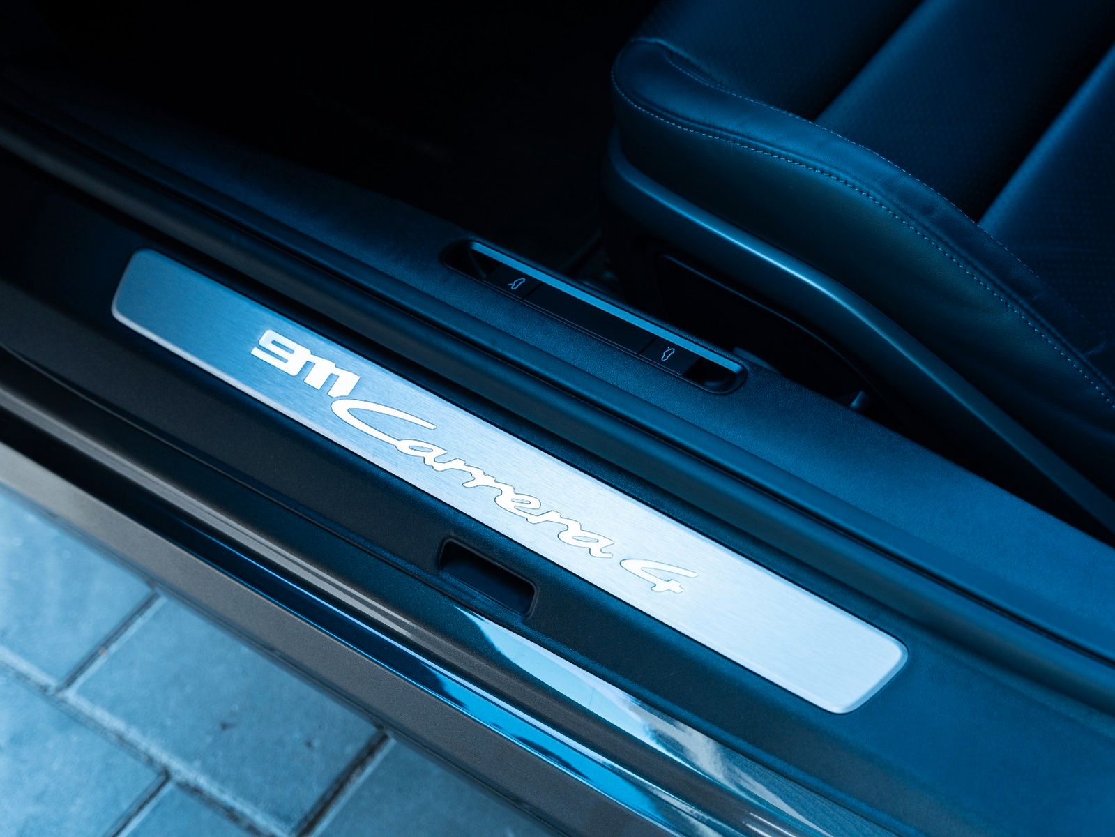 Porsche 911 Carrera 4 - Samsaru's Car Outlet