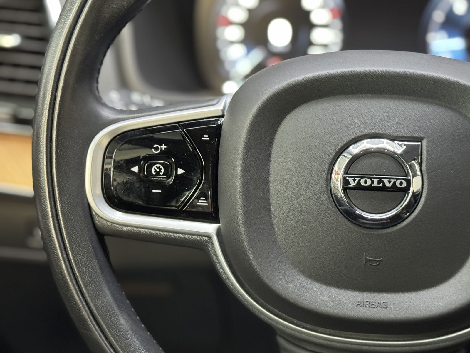 Volvo XC90 Inscription AWD - Samsaru's Car Outlet