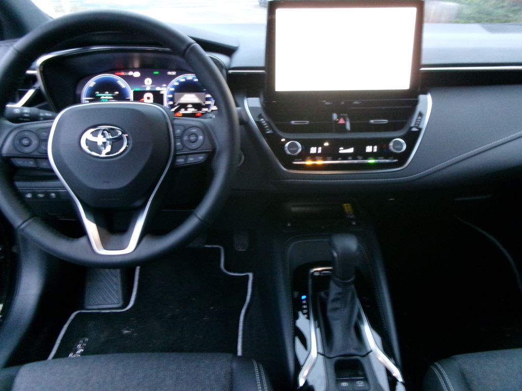 Toyota Corolla 1.8 Hybrid TS Team - Samsaru's Car Outlet