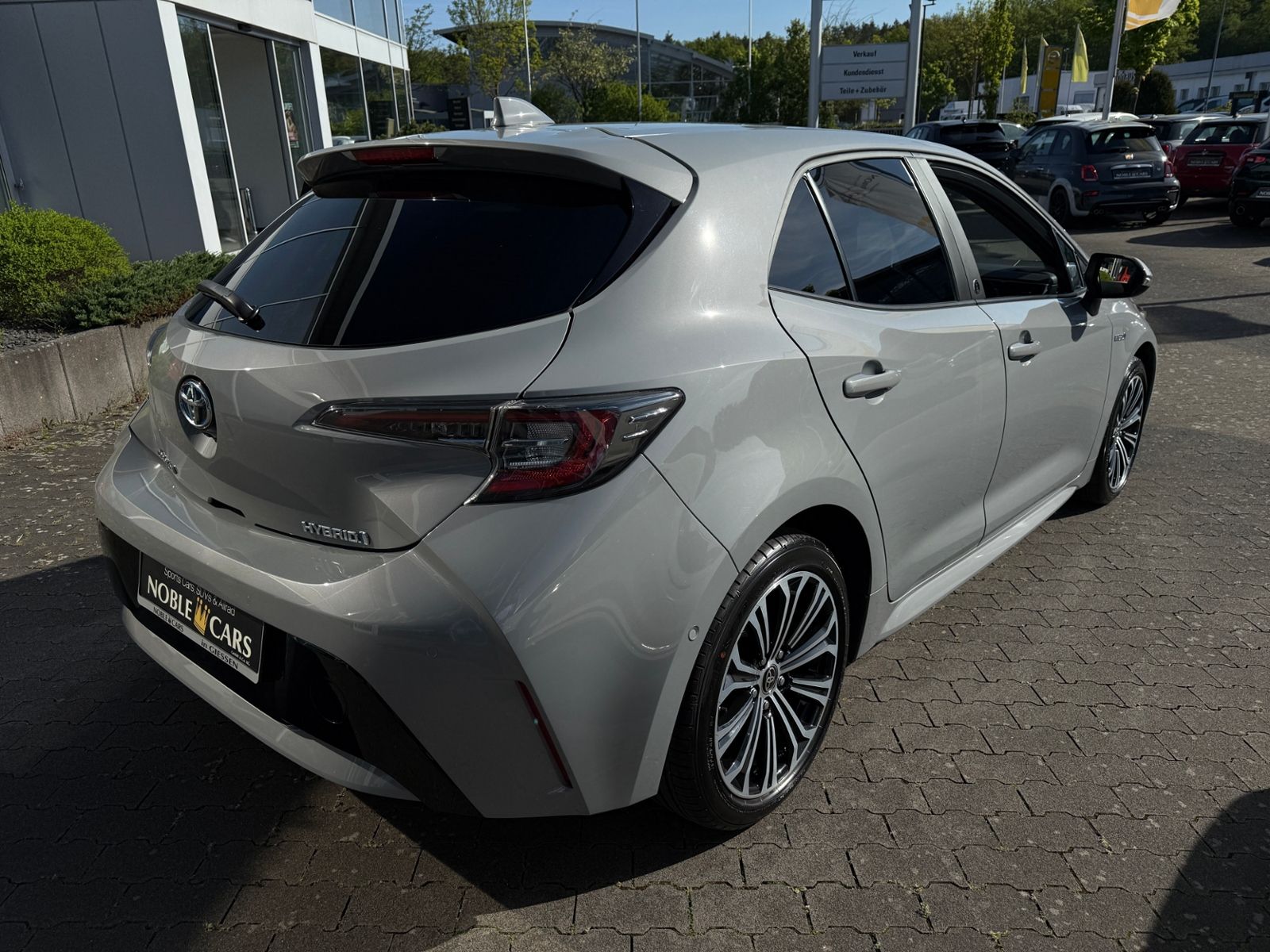 Toyota Corolla 1.8 Hybrid Team D - Samsaru's Car Outlet