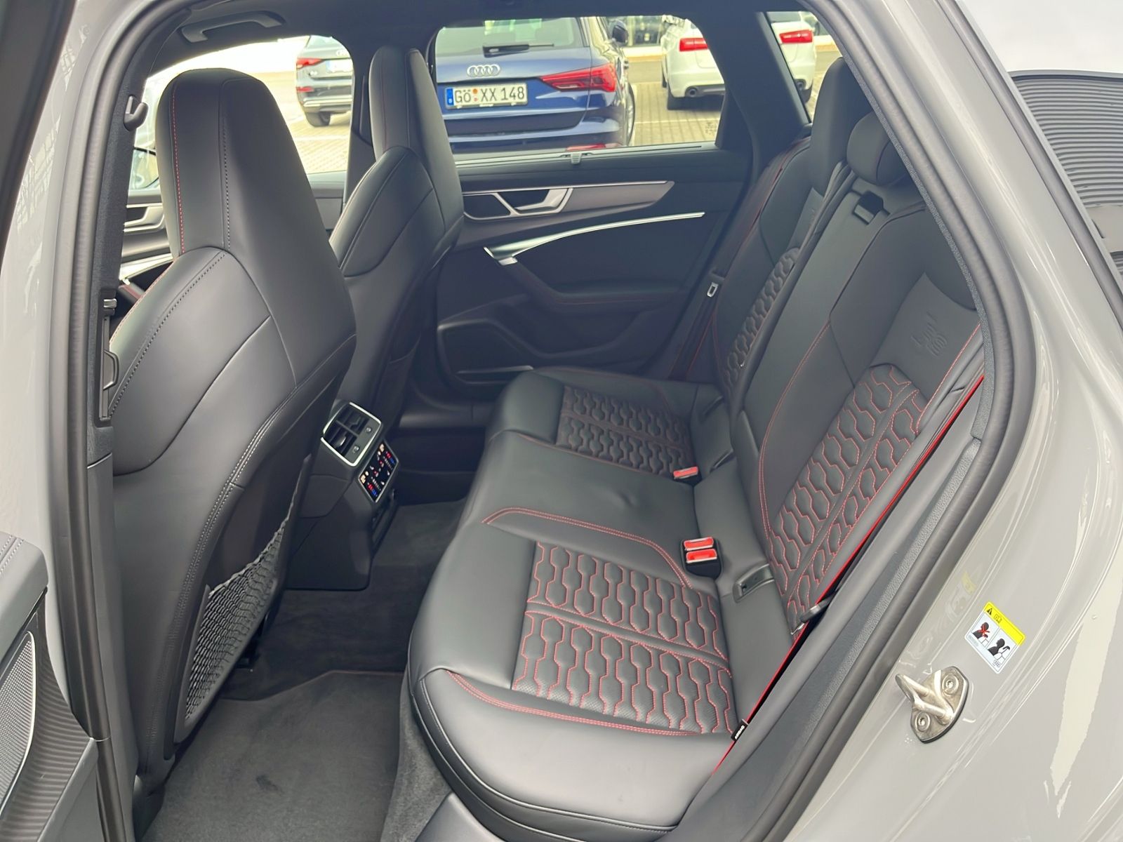 Audi RS 6 Avant 441 KW TFSI QUATTRO+AHK+MATRIX+B&O+ST