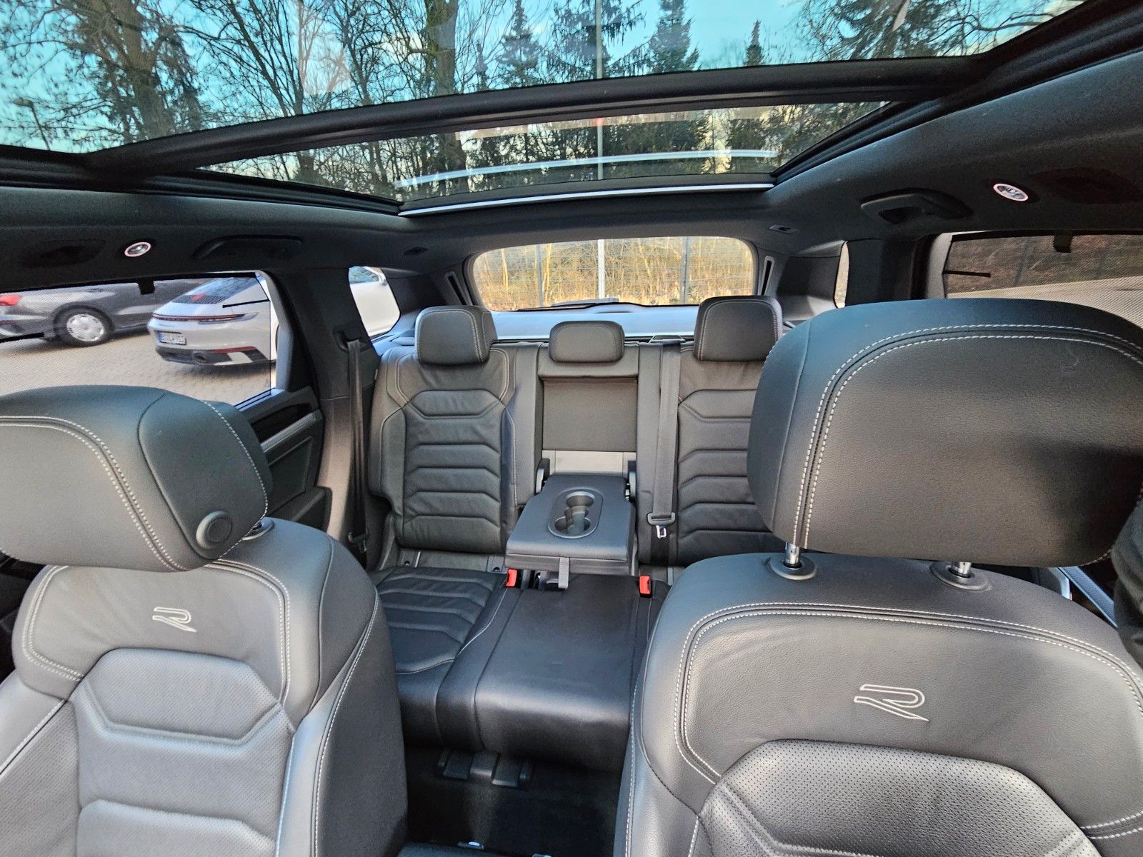 Volkswagen Touareg R-Line 4Motion - Samsaru's Car Outlet