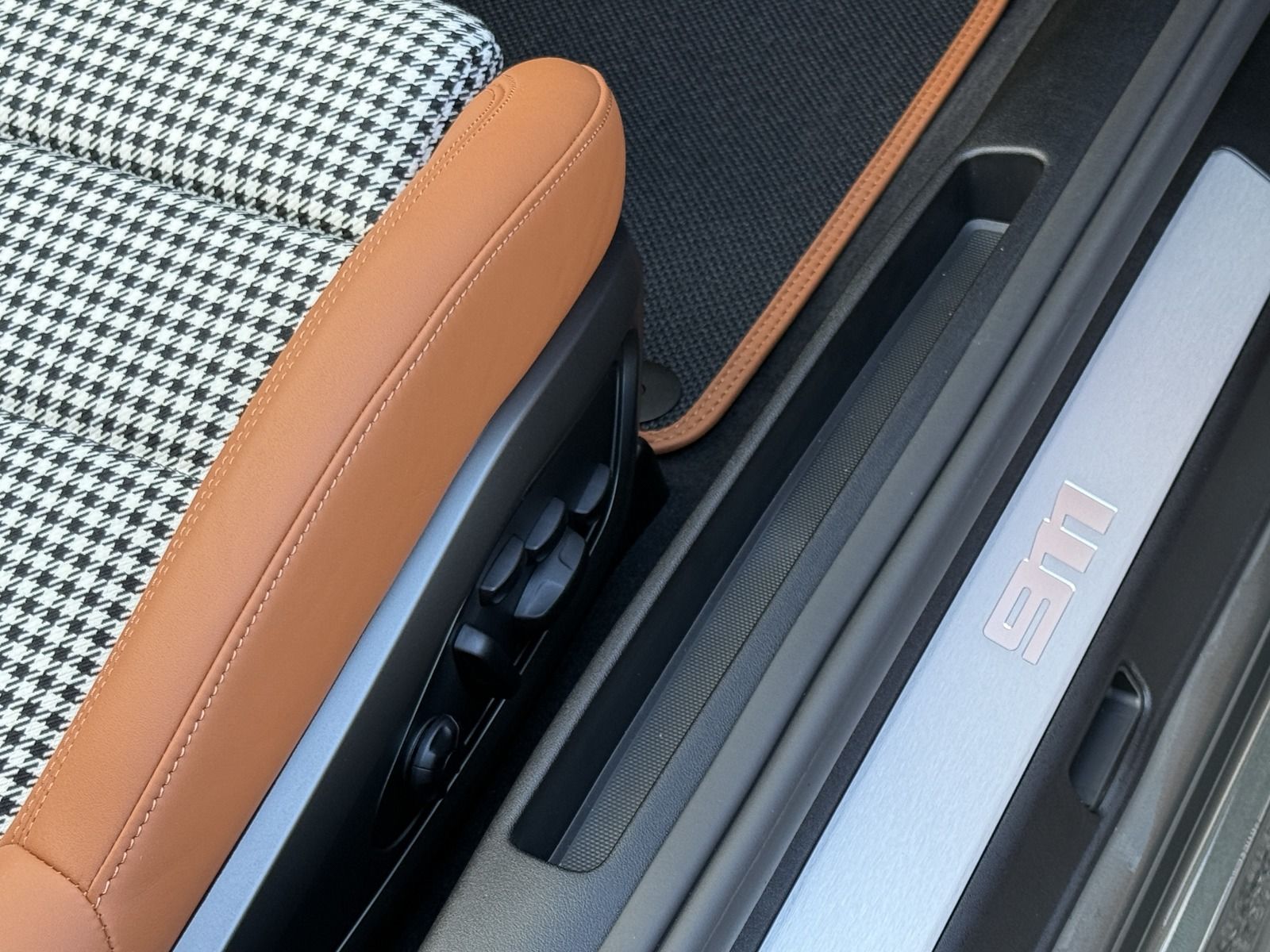 Porsche 992 911  Turbo S Cabriolet HERITAGE DESIGN*SPORT