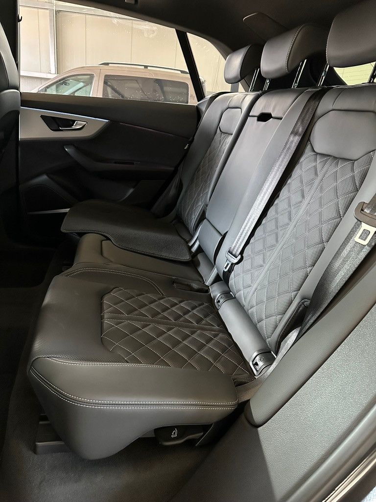 Audi Q8 SUV 55 TFSIe qu. S-line - Samsaru's Car Outlet