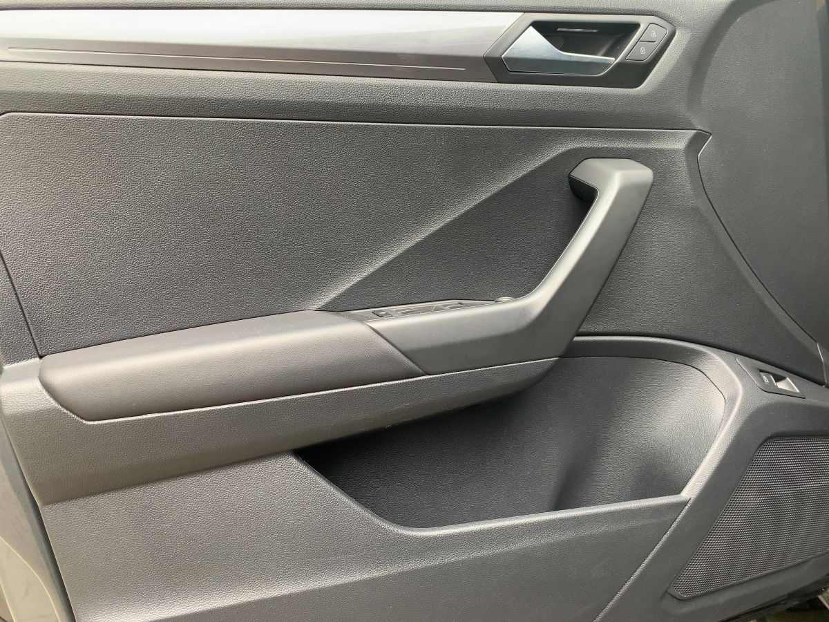 Volkswagen T-Roc 2.0 TSI 4M DSG R-LINE - Samsaru's Car Outlet