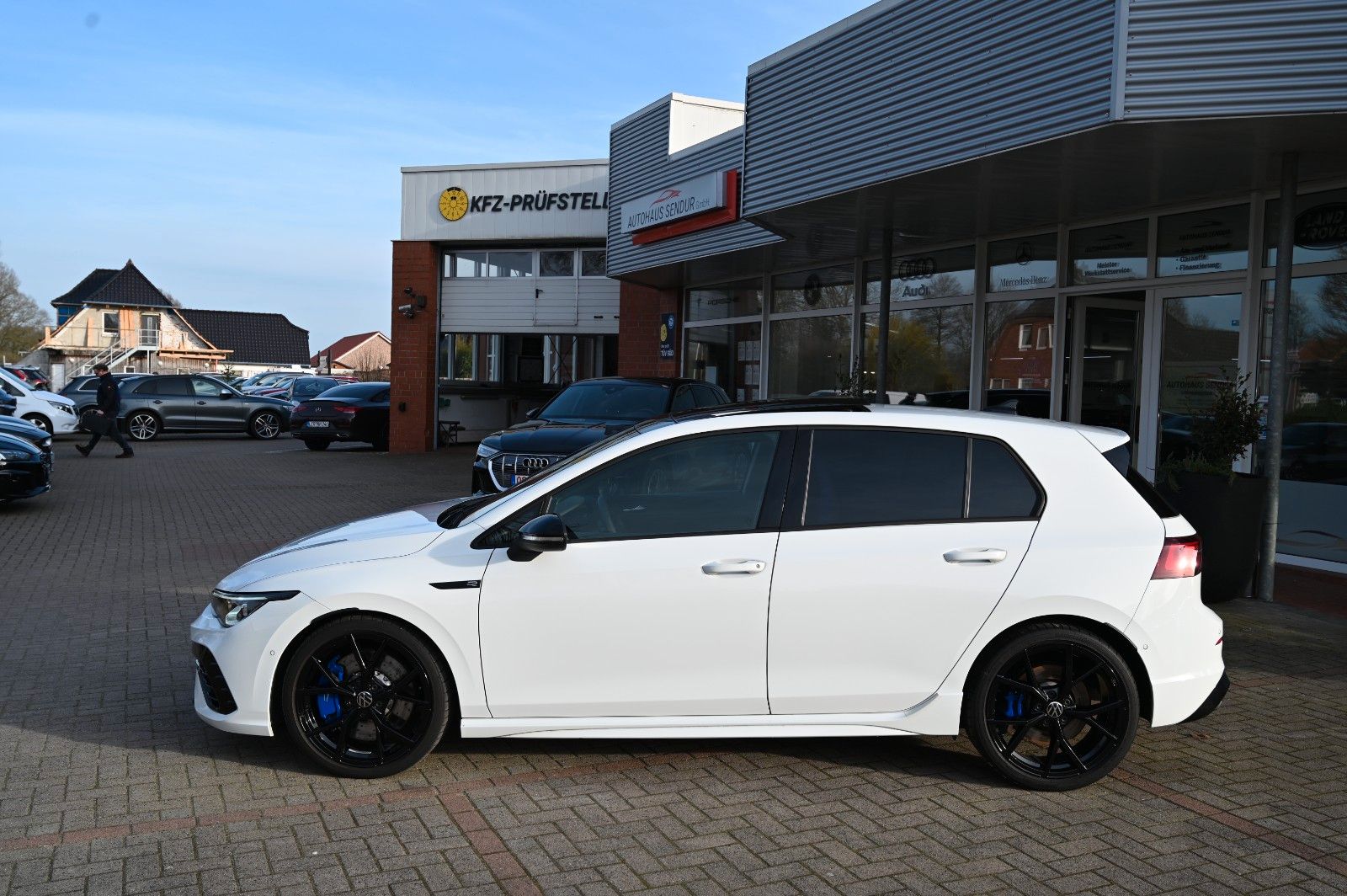 Volkswagen Golf VIII Lim. R 4Motion/ ACC / PANO / R-SPORT
