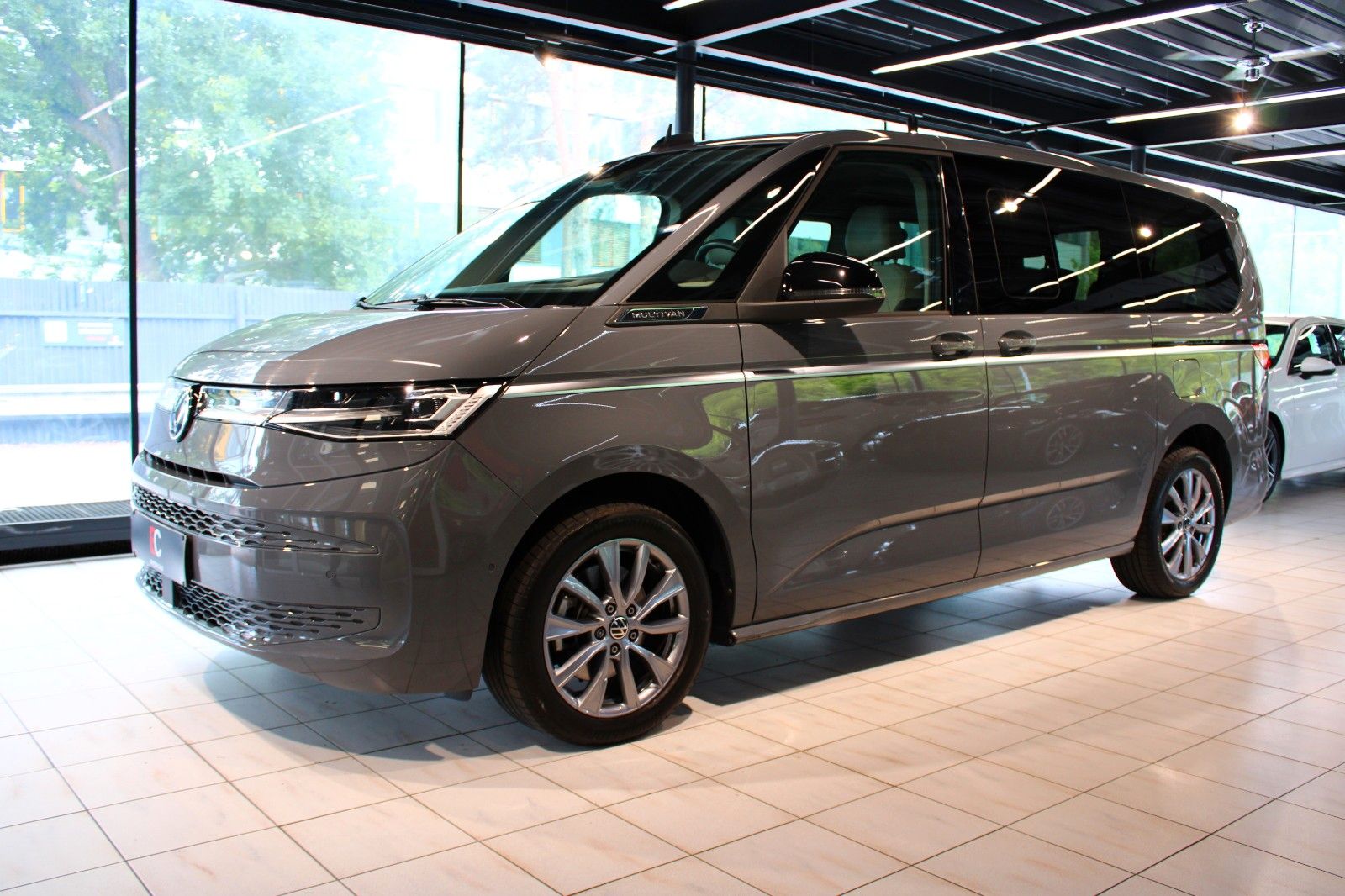 Volkswagen T7 Multivan Style - Samsaru's Car Outlet