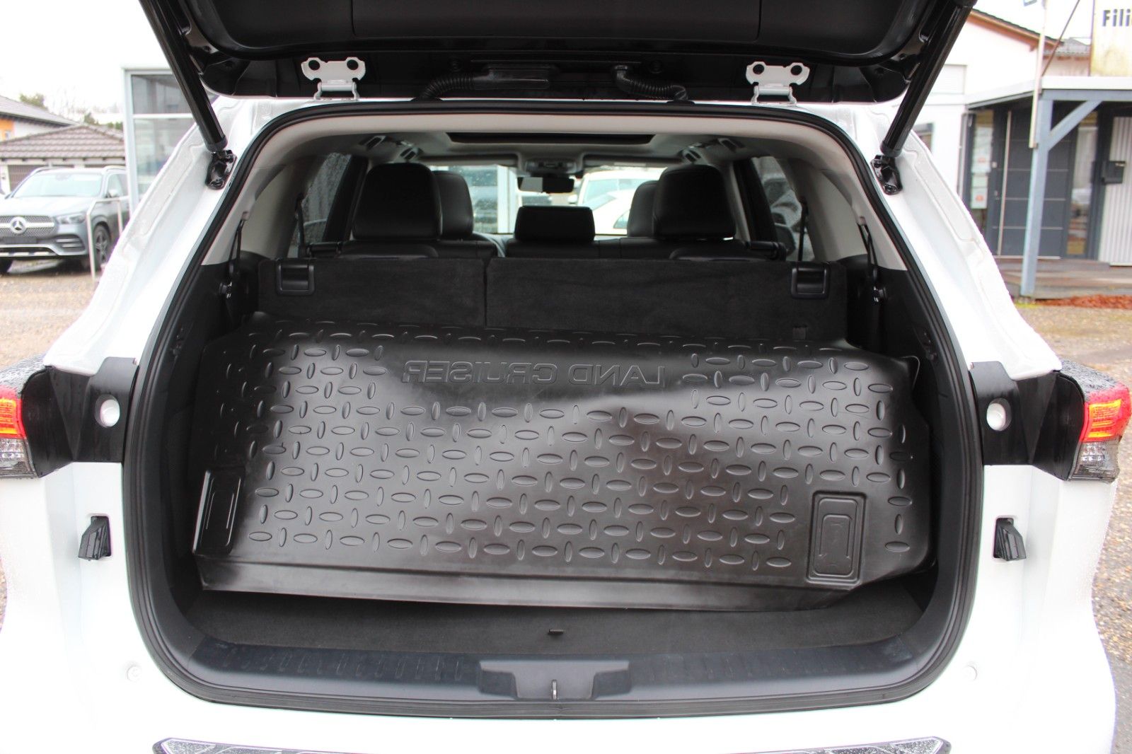 Toyota Highlander Hybrid Luxury*7-Sitzer*PANO*1.Hd.*ACC