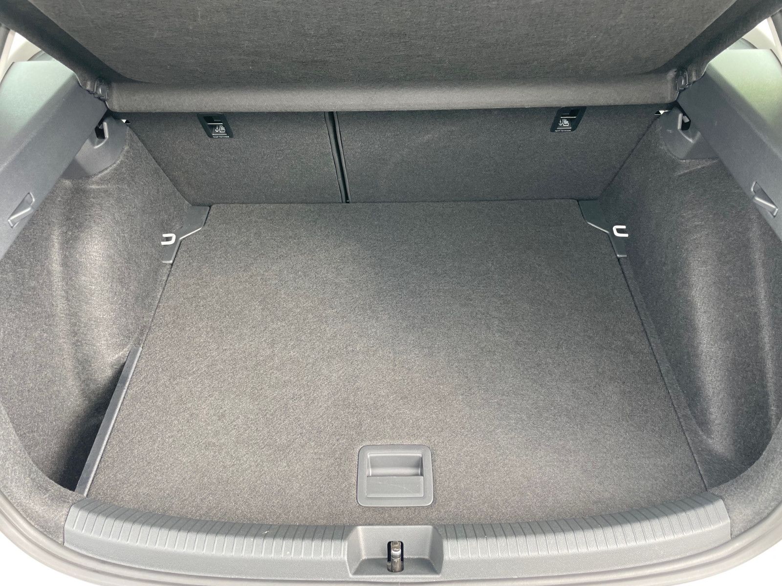 Volkswagen Taigo Life 1.0 TSI - Samsaru's Car Outlet