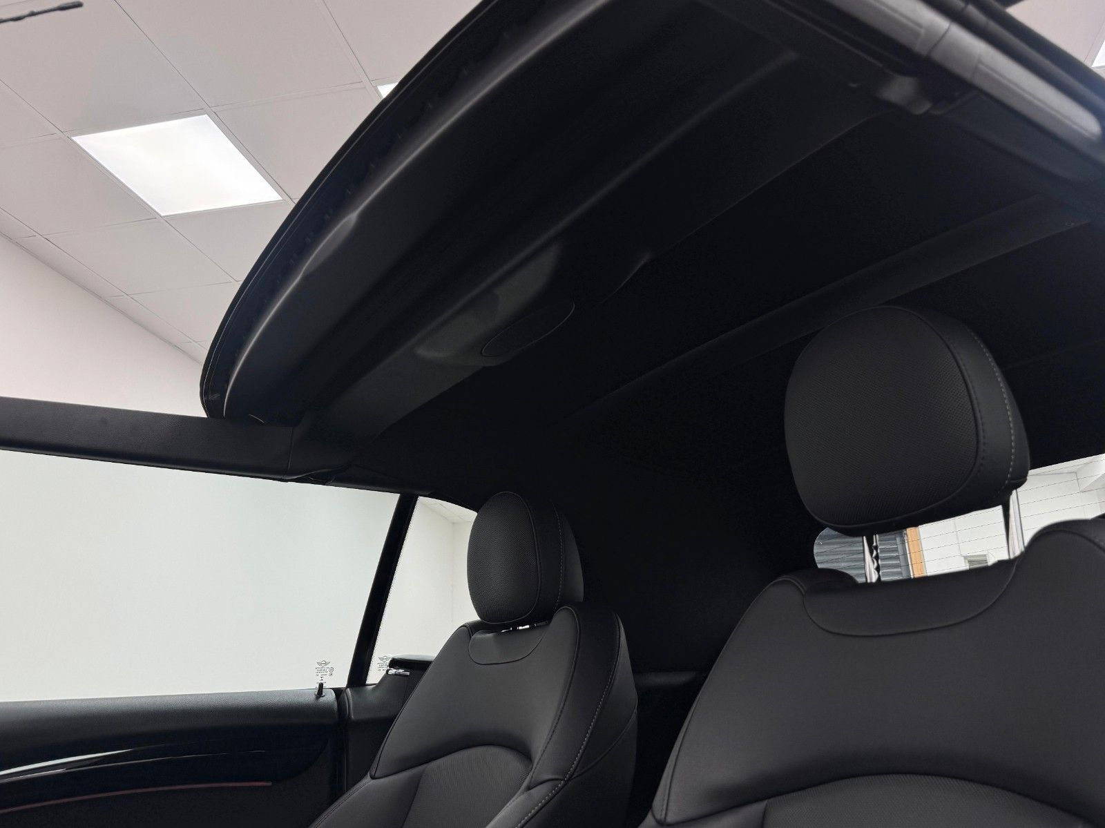 MINI Cabrio Cooper - Samsaru's Car Outlet