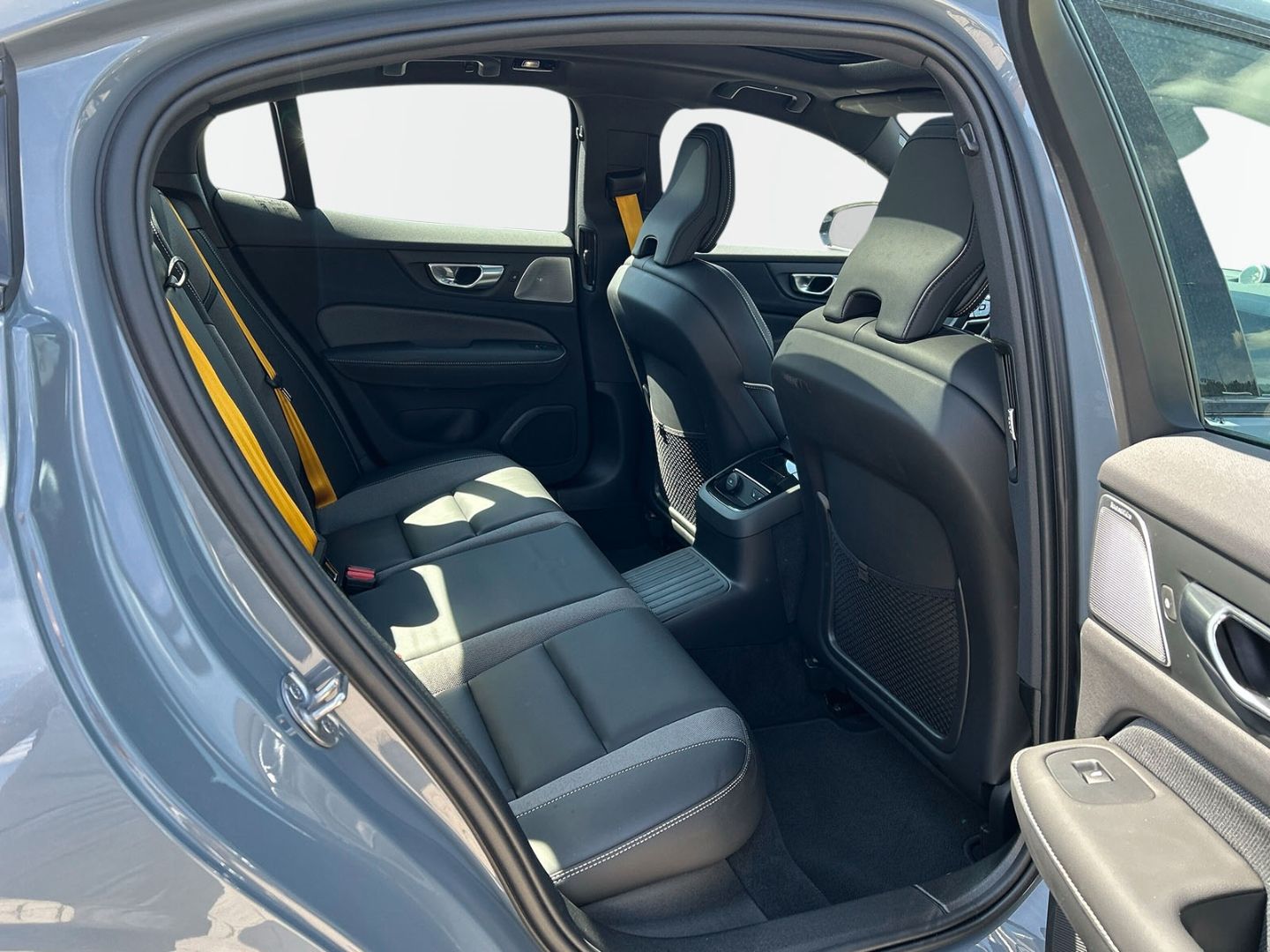Volvo S60 Recharge T8 AWD Polestar Engineered 19'' B&W