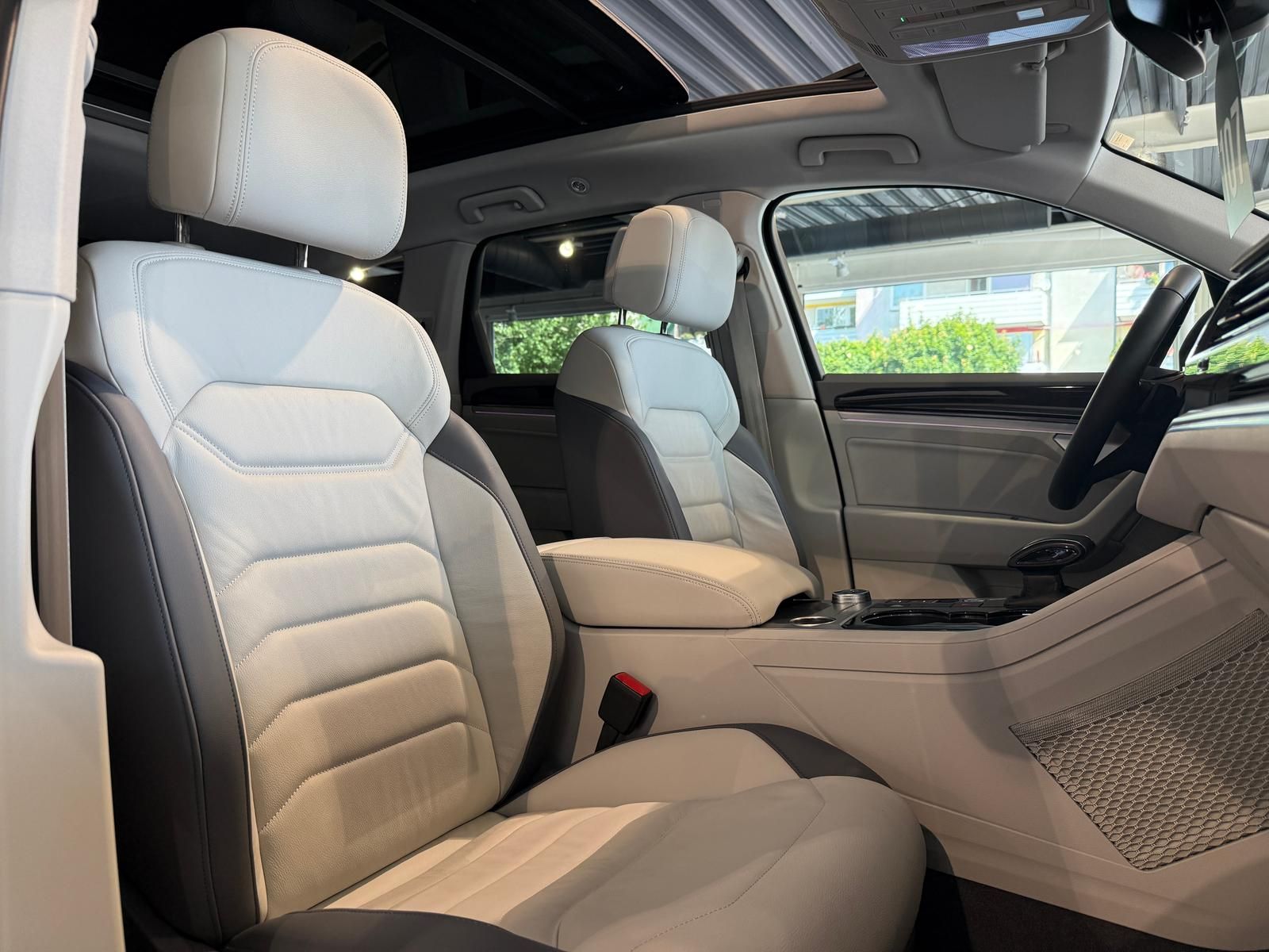 Volkswagen Touareg Elegance 4Motion eHybrid - Samsaru's Car Outlet